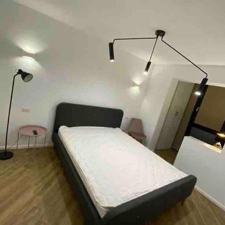 Enescu Flat Apartment ซูชาวา ภายนอก รูปภาพ